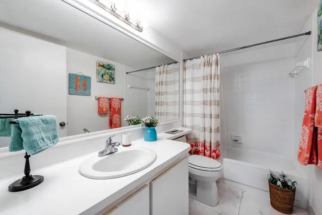 Unit 304 photo 15