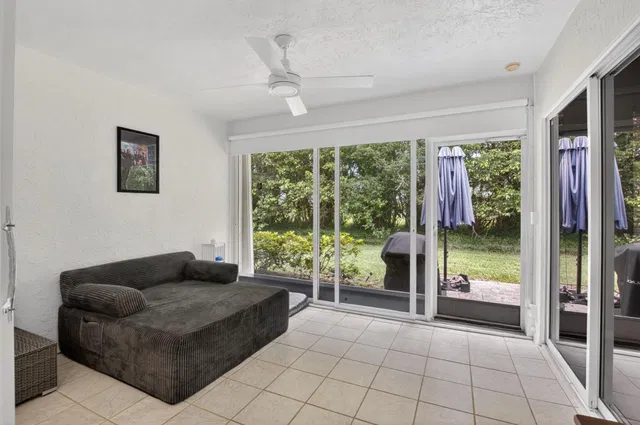Residence photo 32
