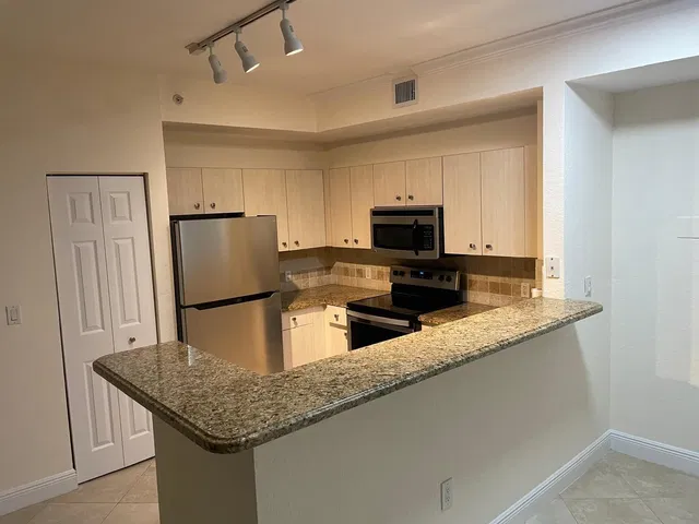 Downtown West Palm Beach Unit 212 photo 2