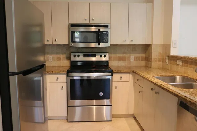 Downtown West Palm Beach Unit 212 photo 3