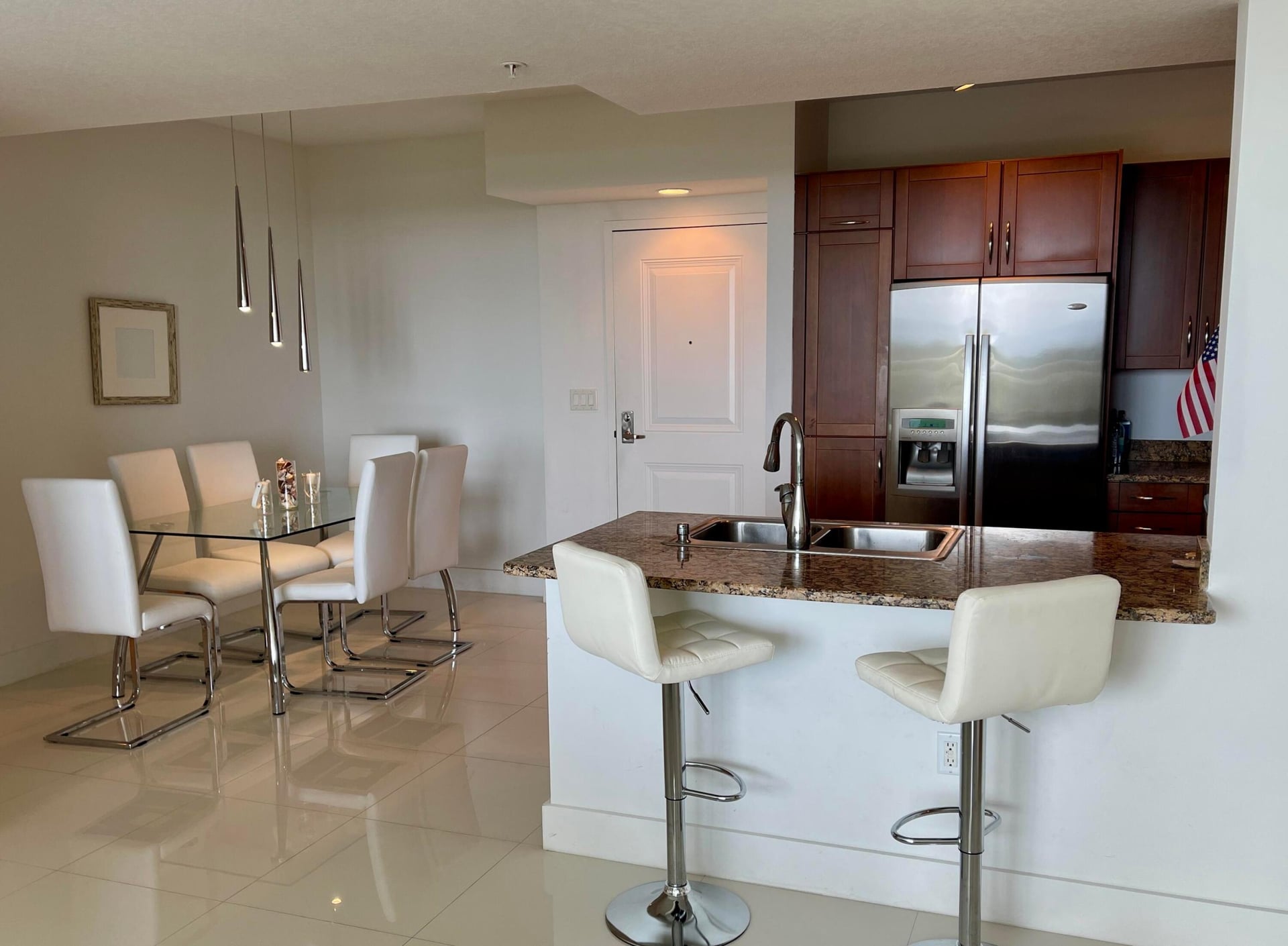 Unit 1206 photo 3
