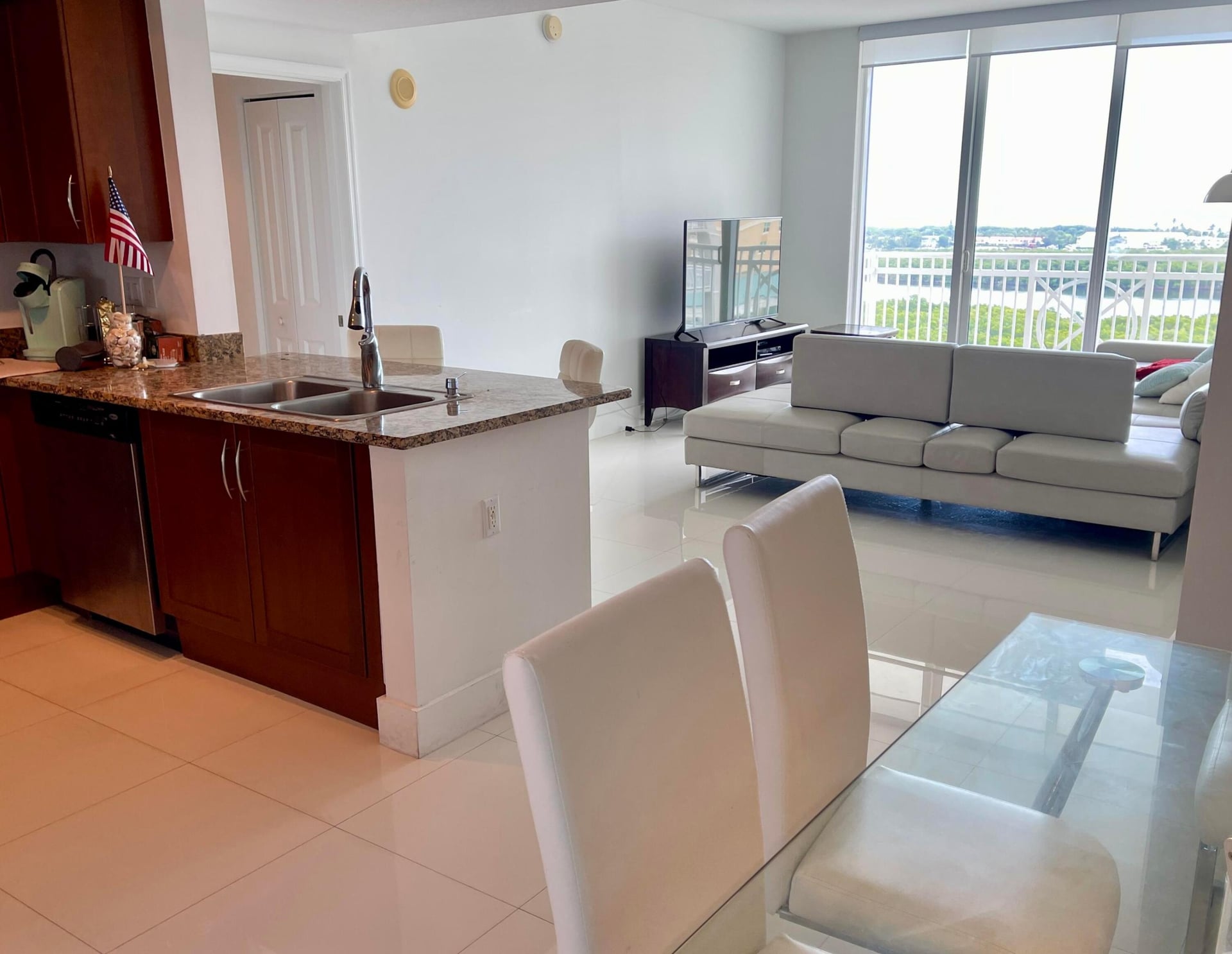 Unit 1206 photo 6