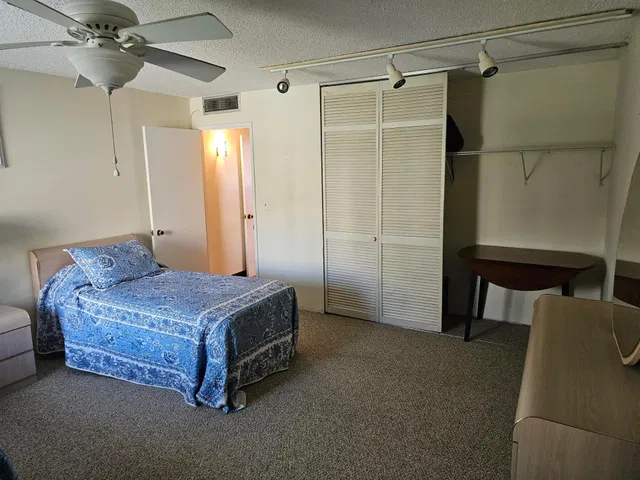 Unit G6 photo 20