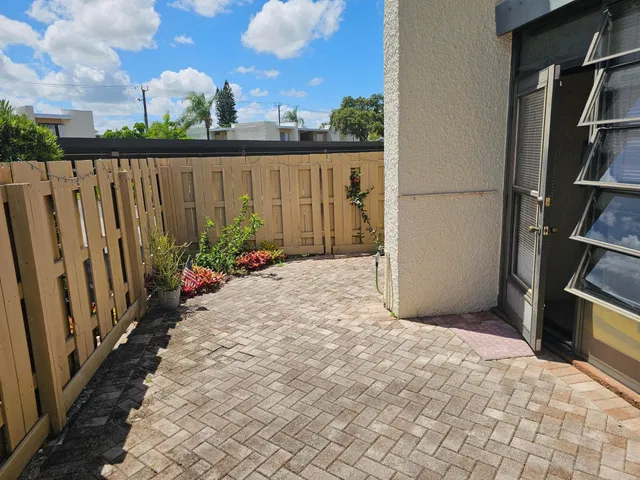 Unit G6 photo 30