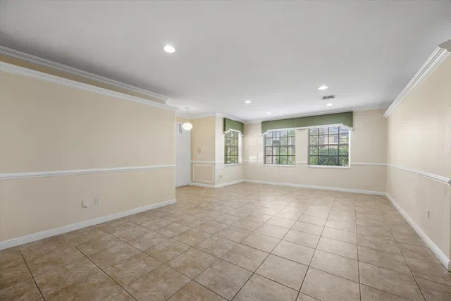 Residence photo 3