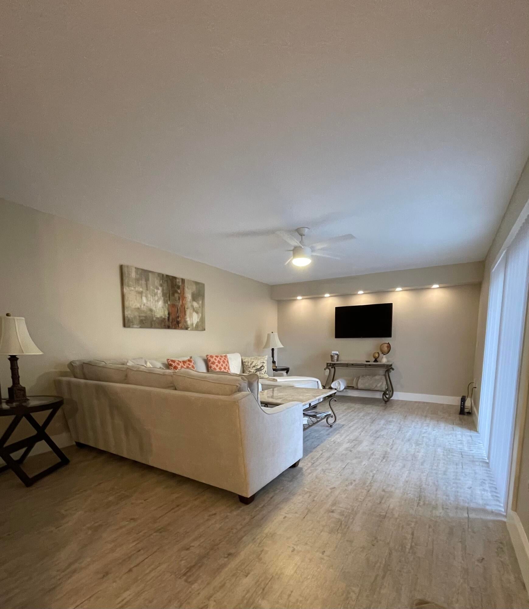  Residence photo 4