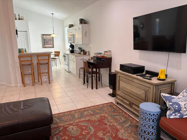 Residence photo 12