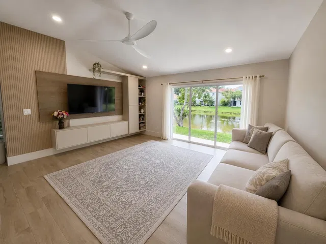 Residence photo 12
