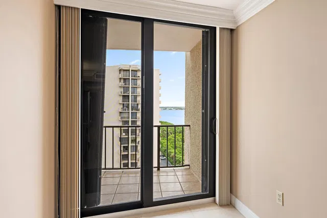 Singer Island Unit 1-1404 photo 22