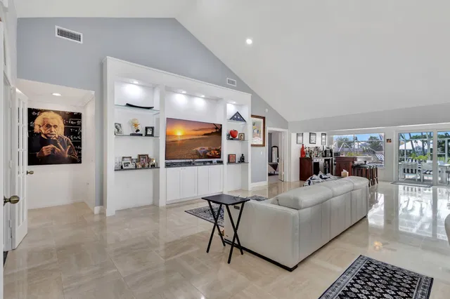 Residence photo 19