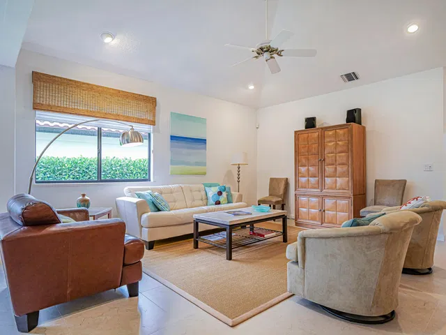 Willoughby Golf Club Residence photo 8