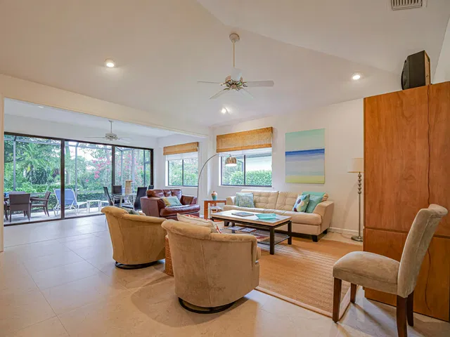 Willoughby Golf Club Residence photo 9