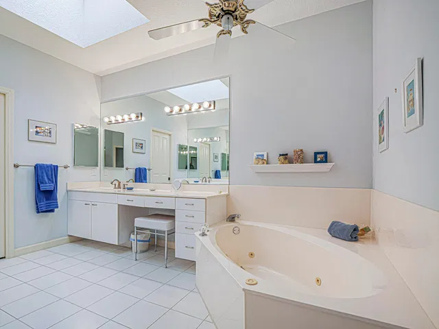 Willoughby Golf Club Residence photo 21
