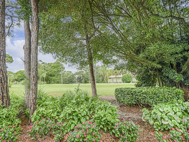 Willoughby Golf Club Residence photo 40