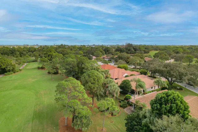 Willoughby Golf Club Residence photo 47