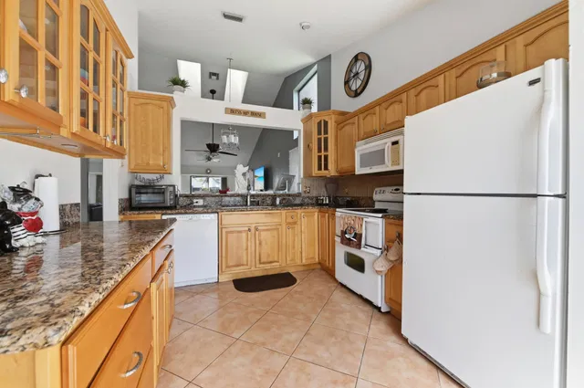  Residence photo 6