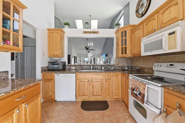  Residence photo 7