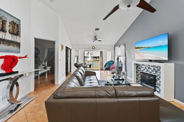  Residence photo 10