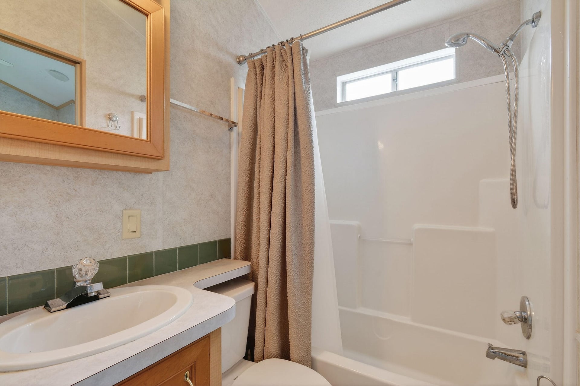 Unit 2 photo 23