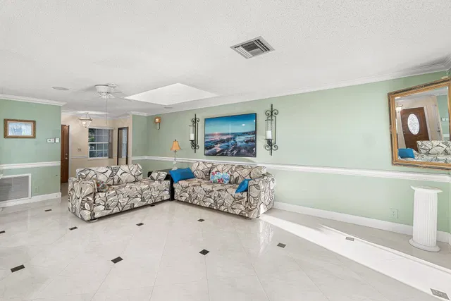 Residence photo 11