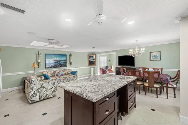 Residence photo 19