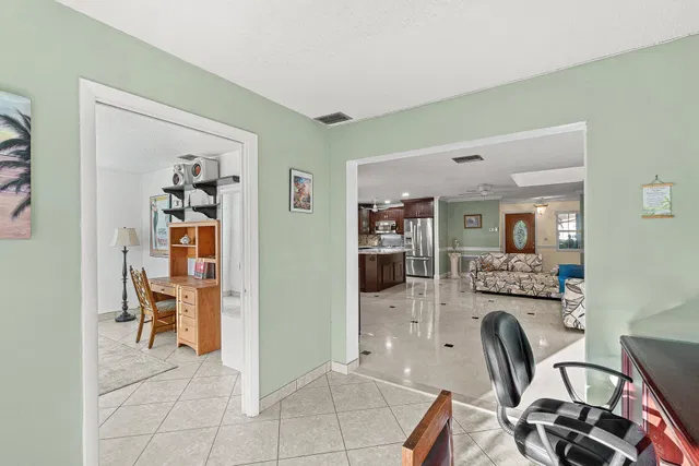 Residence photo 24