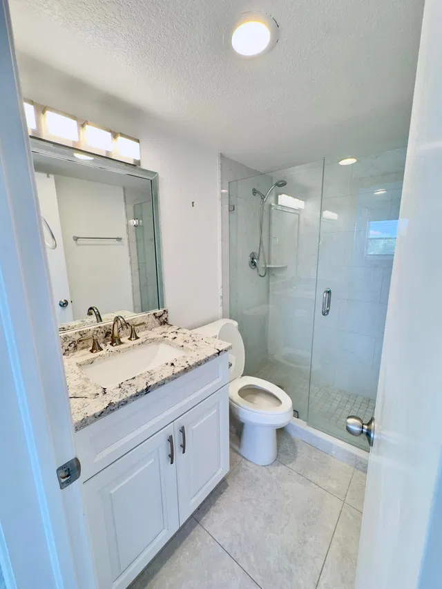  Unit 404 photo 10