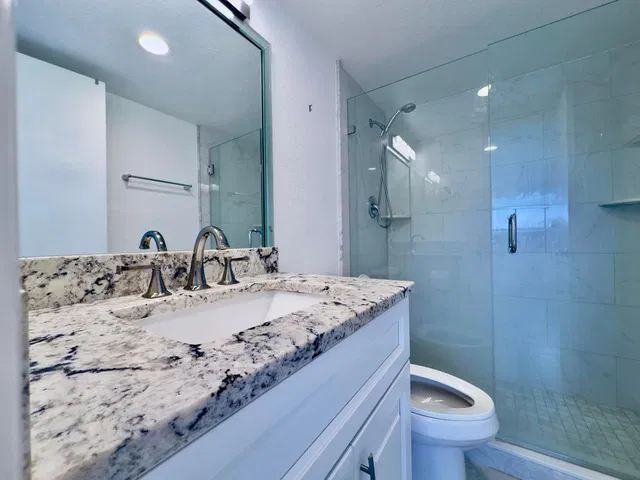  Unit 404 photo 11