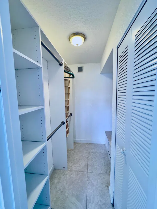  Unit 404 photo 15