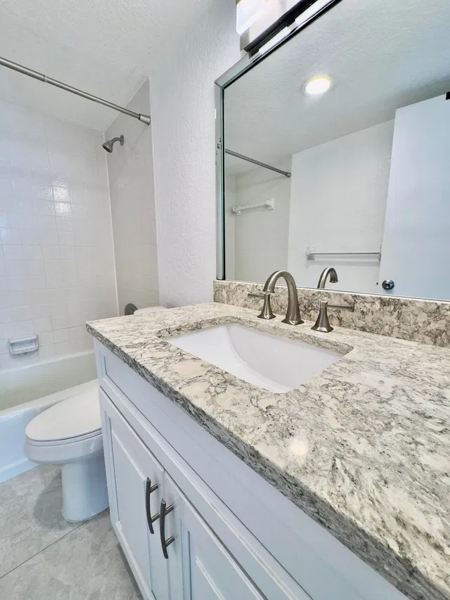  Unit 404 photo 16