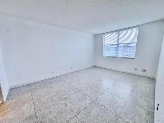  Unit 404 photo 19