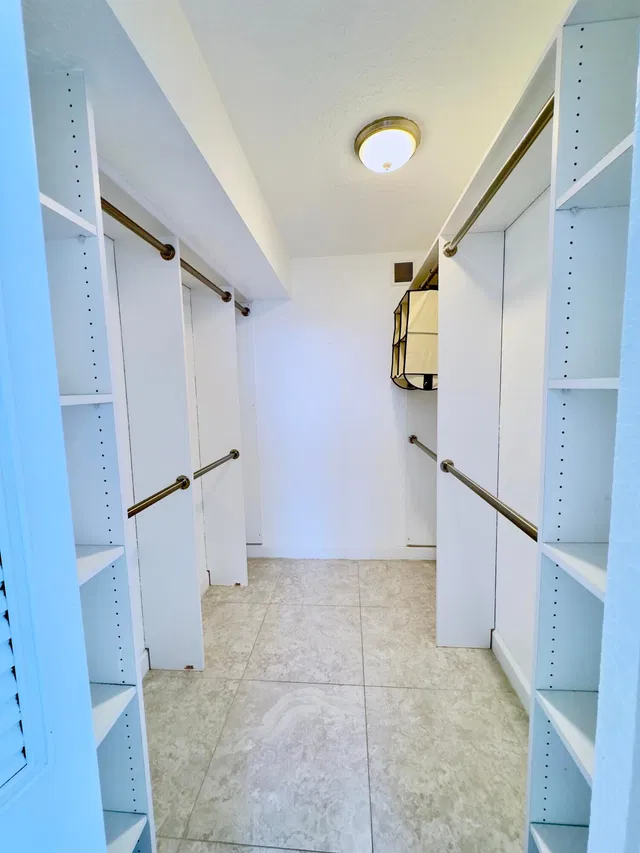  Unit 404 photo 21