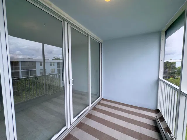  Unit 404 photo 22