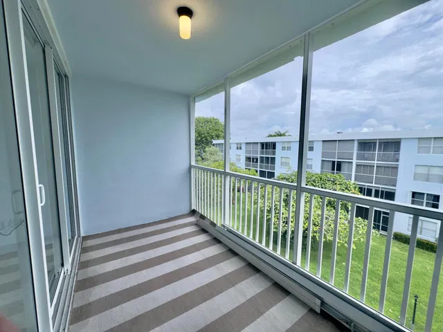  Unit 404 photo 23