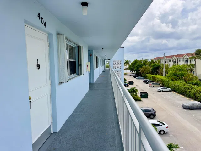  Unit 404 photo 27