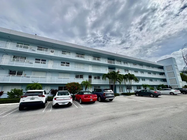  Unit 404 photo 28