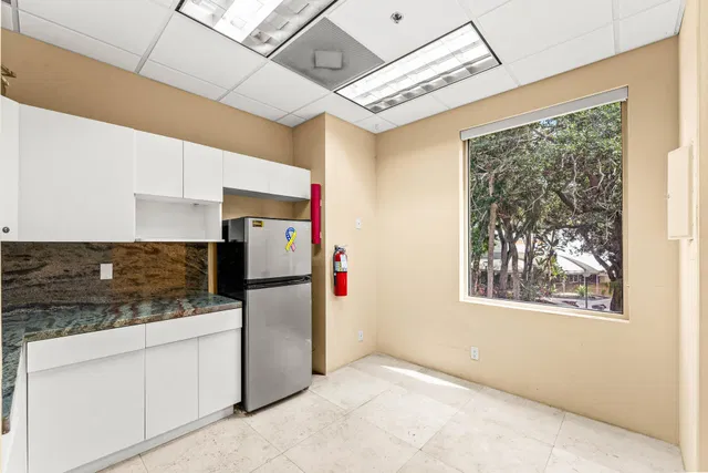Residence photo 17