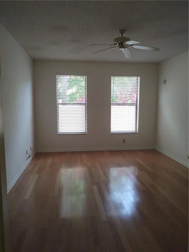 Unit B photo 14