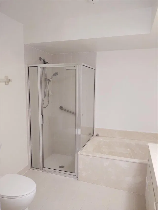 Unit B photo 17