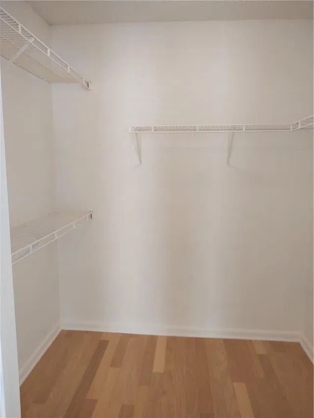 Unit B photo 18