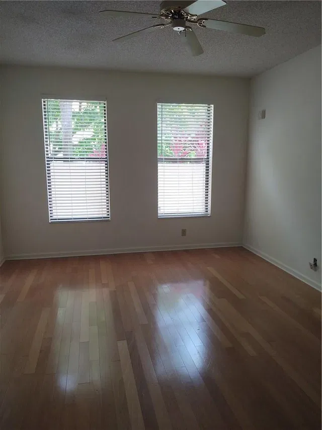 Unit B photo 19