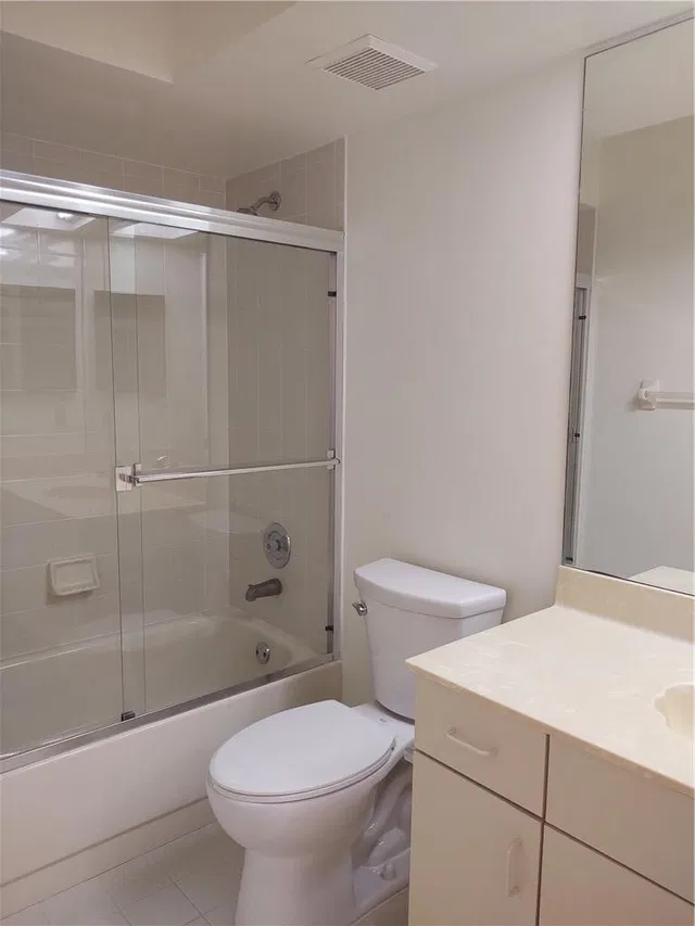 Unit B photo 21