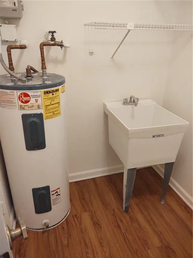 Unit B photo 22