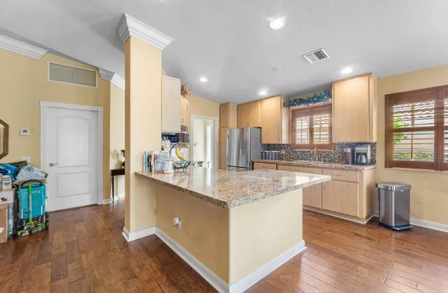 Residence photo 12