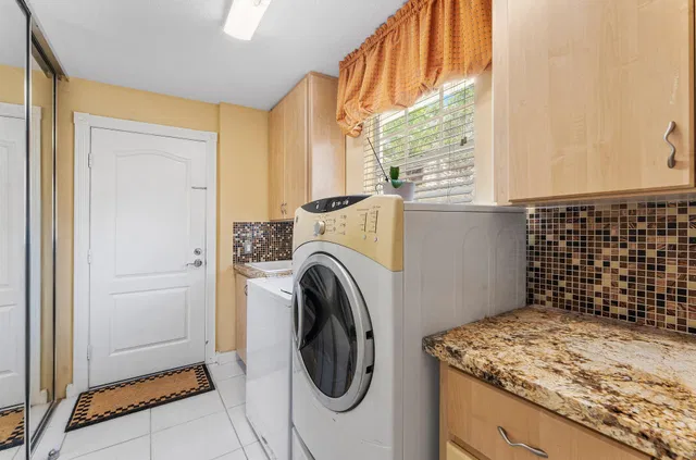Residence photo 23