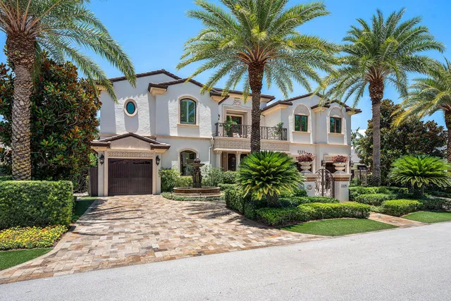 Royal Palm Yacht and Country Club Residence photo 3