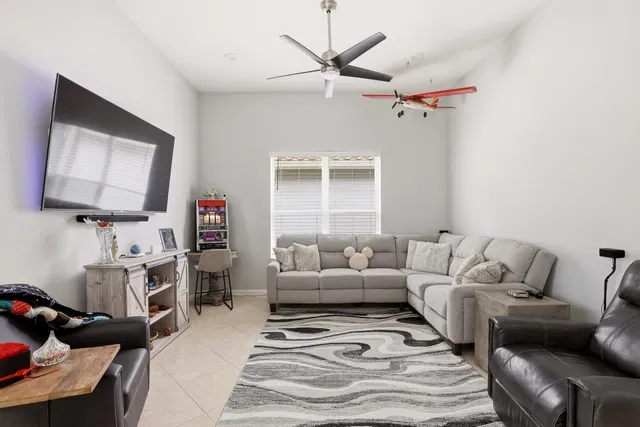 Residence photo 18