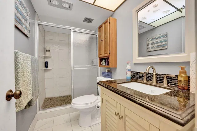 Unit 809 photo 14