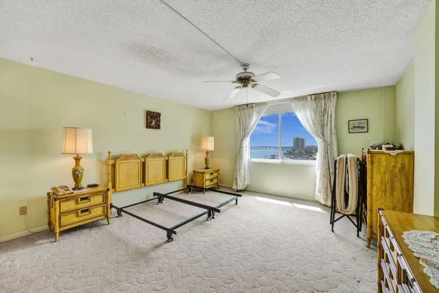 Unit 809 photo 15