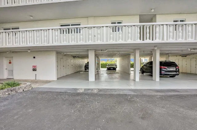 Unit 809 photo 23